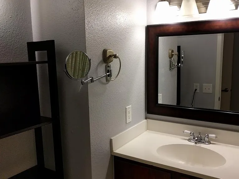 1915 Augusta Dr #7 — Photo 16