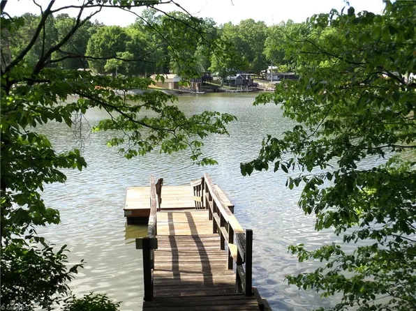 1220 Lake Dr #9, Lexington, NC 27292