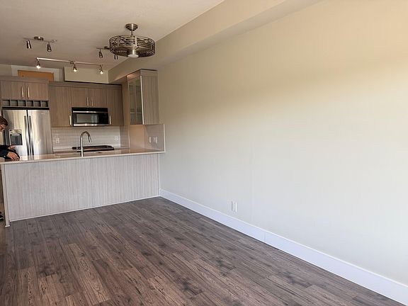 4th image of 22327 River Rd #206