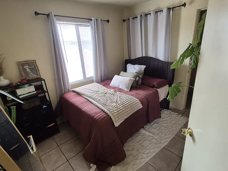 1820 N Bell Ave #1 — Photo 4