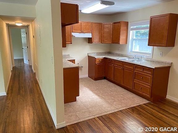 5th image of 2100 SE 51st St