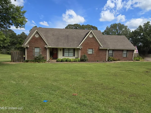 447 Shaker Dr, Senatobia, MS 38668