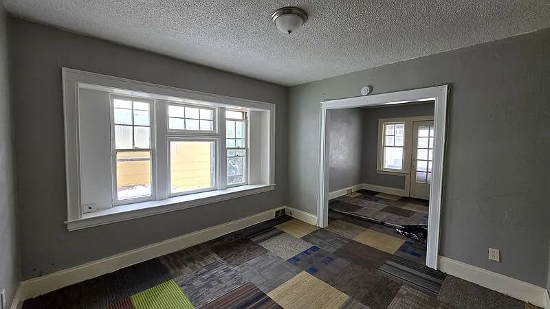 2 bed, 1.0 bath, $950 — Photo 2