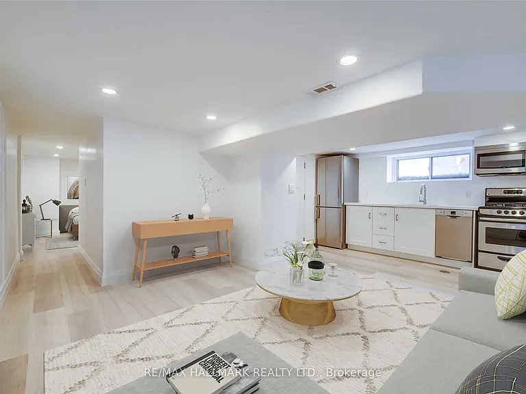 24 Barrington Ave — Photo 1