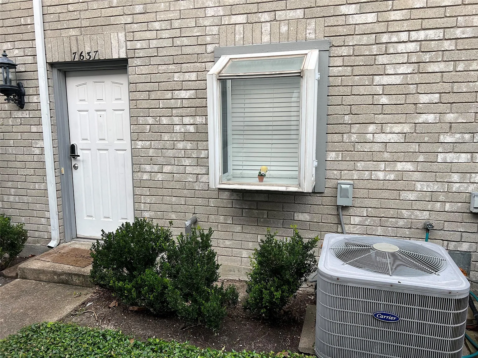 2 bed, 2.5 bath, 1368 sqft, $1,600 — Photo 1