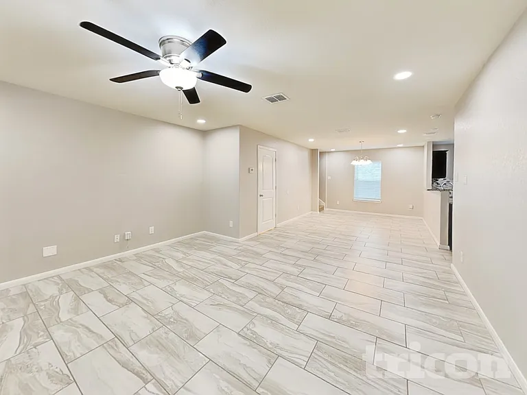 6115 Southern Vis — Photo 2