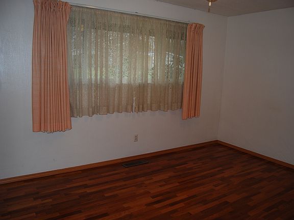 5th image of 423 Sierra St