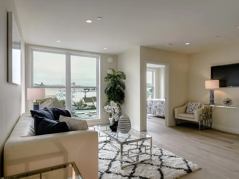2224 Clement St — Photo 3