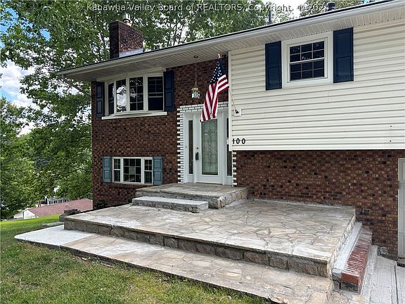 5th image of 100 Bridgeview Dr