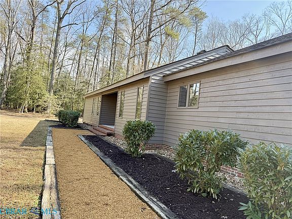 5th image of 1095 Laurel Point Rd