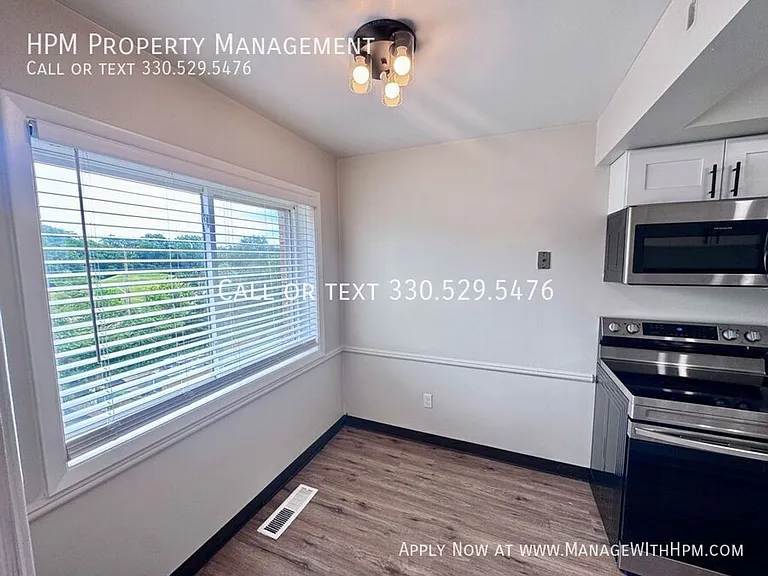 Aristocrat Apartments — Photo 14