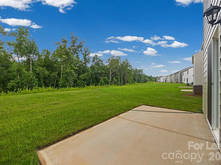1010 Two Brothers Ln — Photo 24