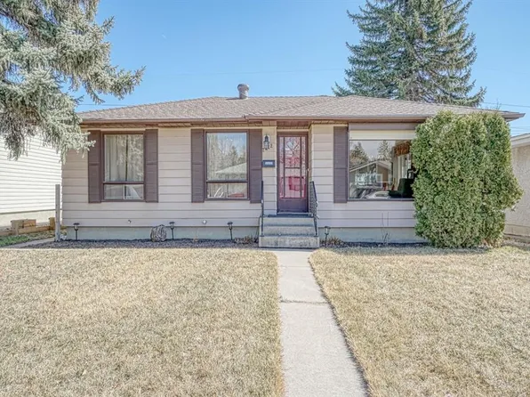7412 W Fleetwood Dr SE, Calgary, AB T2H 0X1