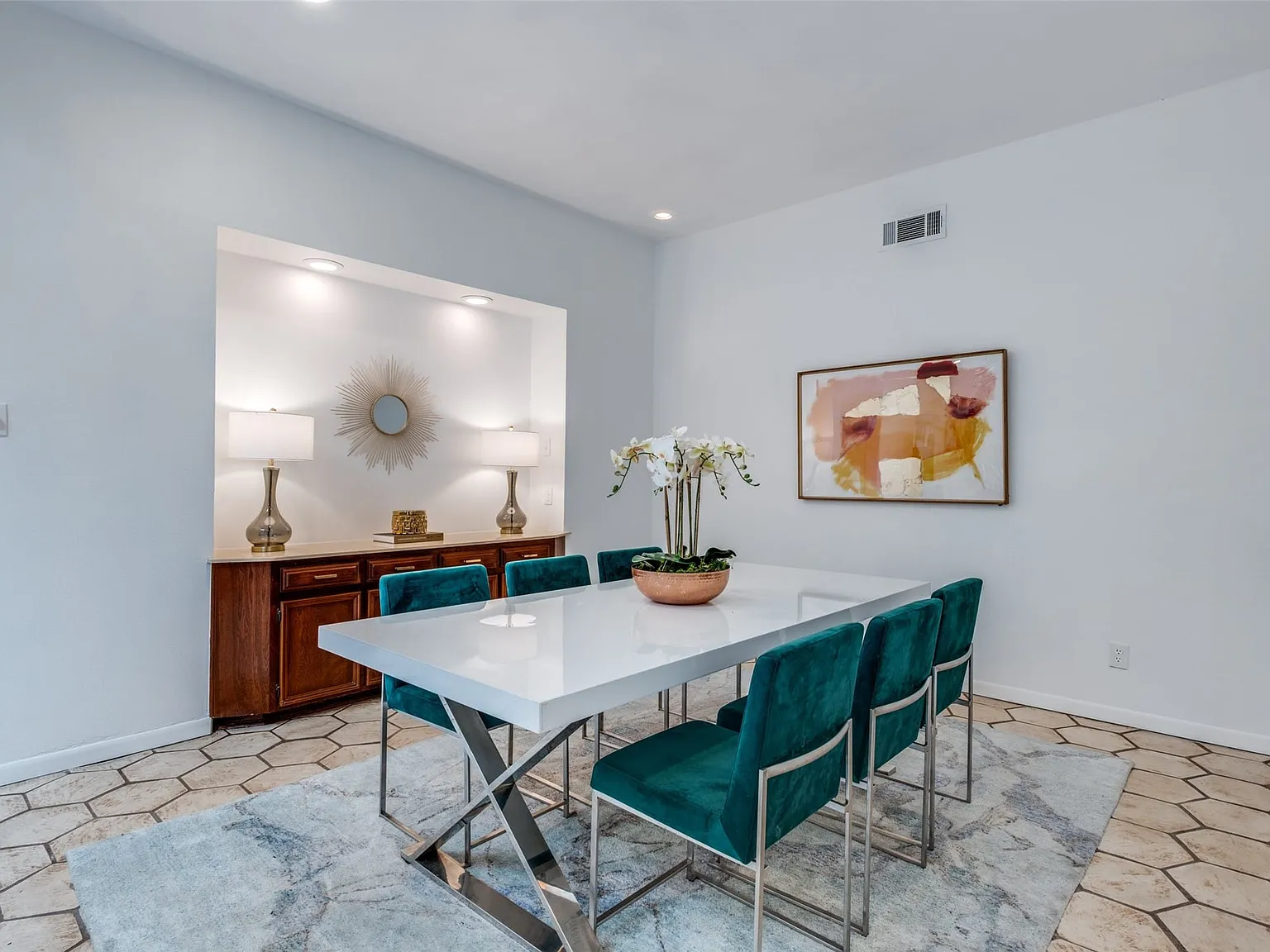4 bed, 3.0 bath, 3556 sqft, $5,700 — Photo 3