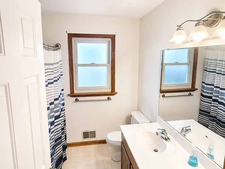 1484 Spencer Ave — Photo 11