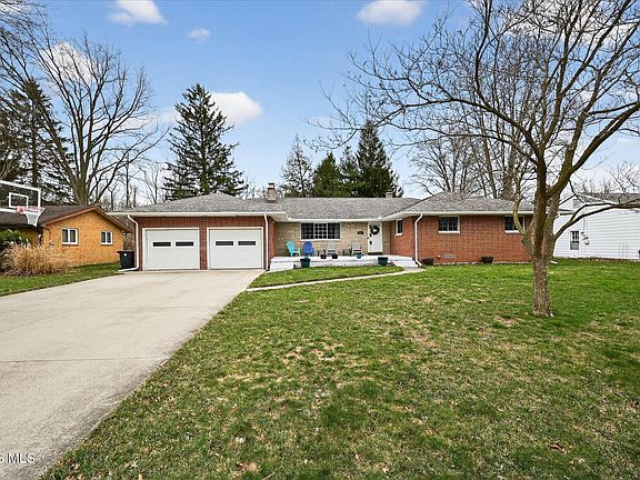 4th image of 915 Carol Rd