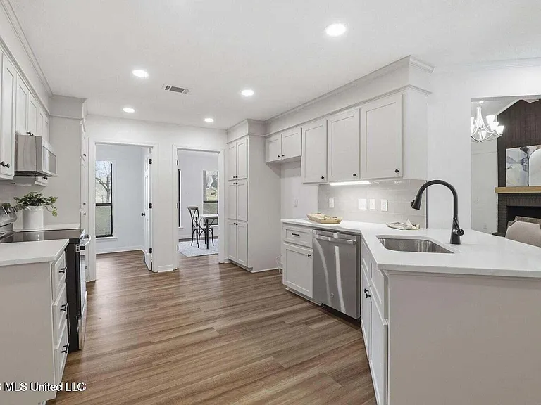 409 Arundel Dr — Photo 9