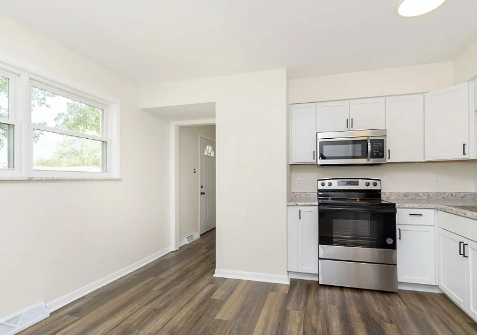 7737 - 7739 Southfield Drive — Photo 3