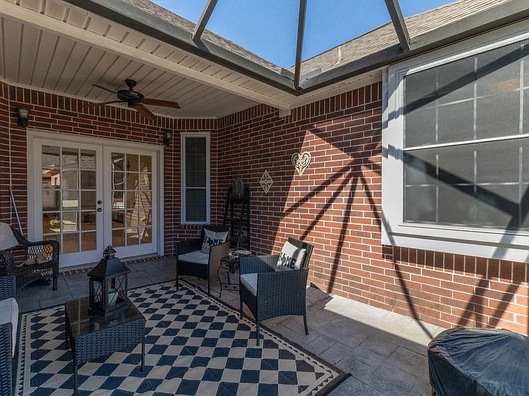 1907 Emerald Ct — Photo 18