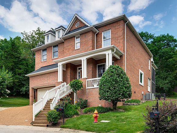 3rd image of 465 Cumberland Pl
