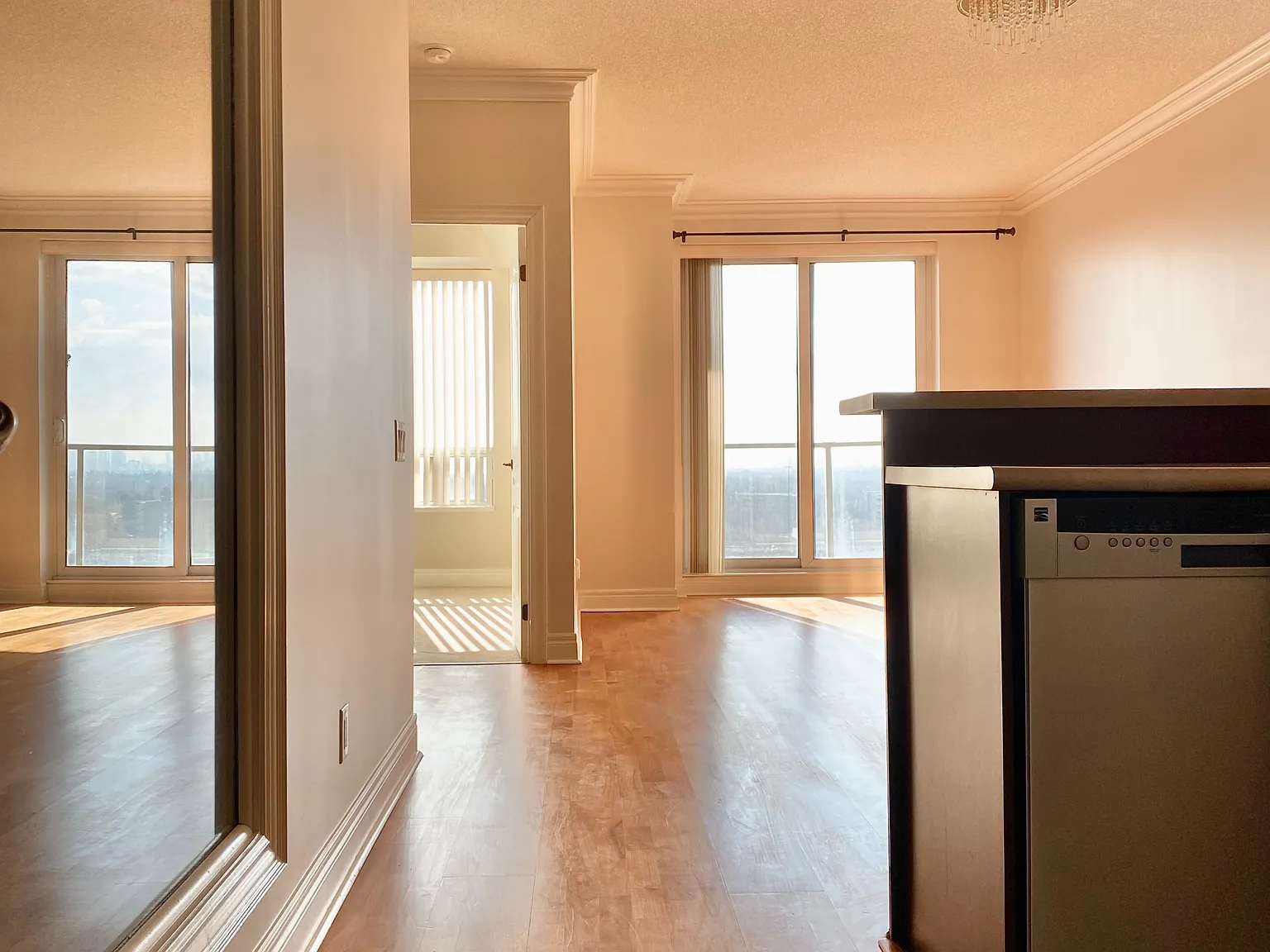 Bayview Mansions — Photo 4