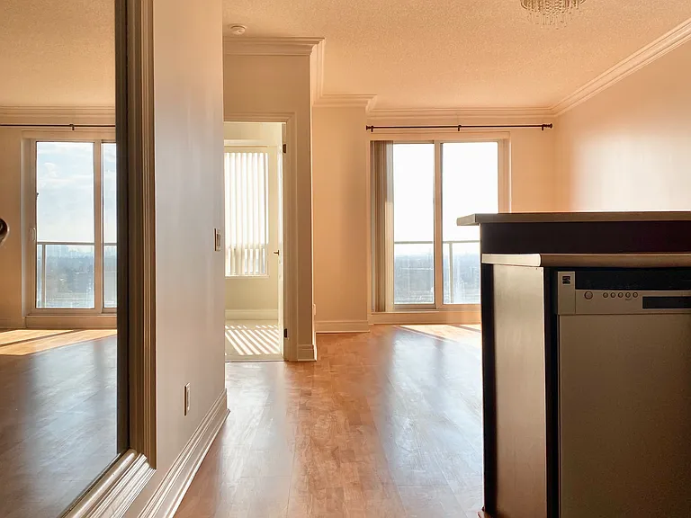 1 Clairtrell Rd #1005 — Photo 4