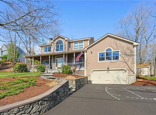 54 Paine Rd, Cumberland, RI 02864