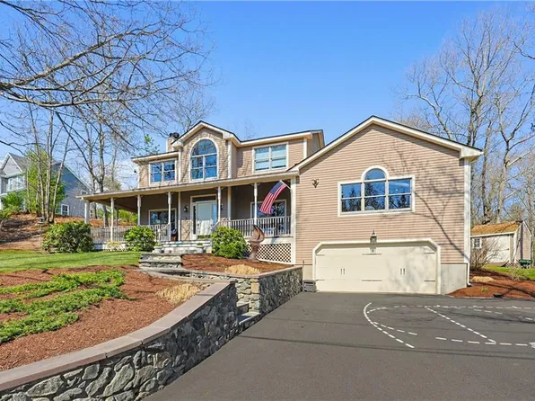 54 Paine Rd, Cumberland, RI 02864