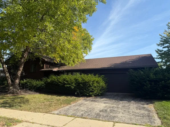 527 N Lyle Ave, Elgin, IL 60123
