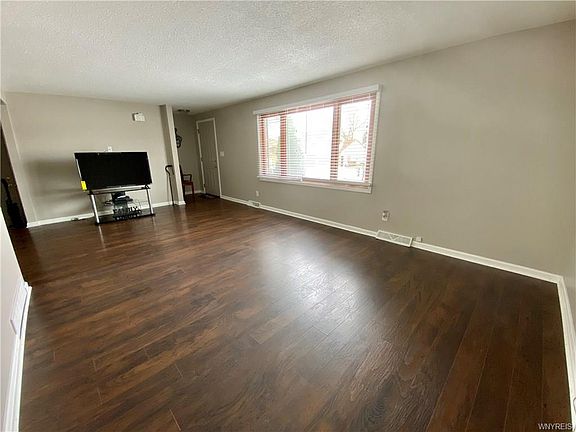 3rd image of 1 Cherrywood Dr