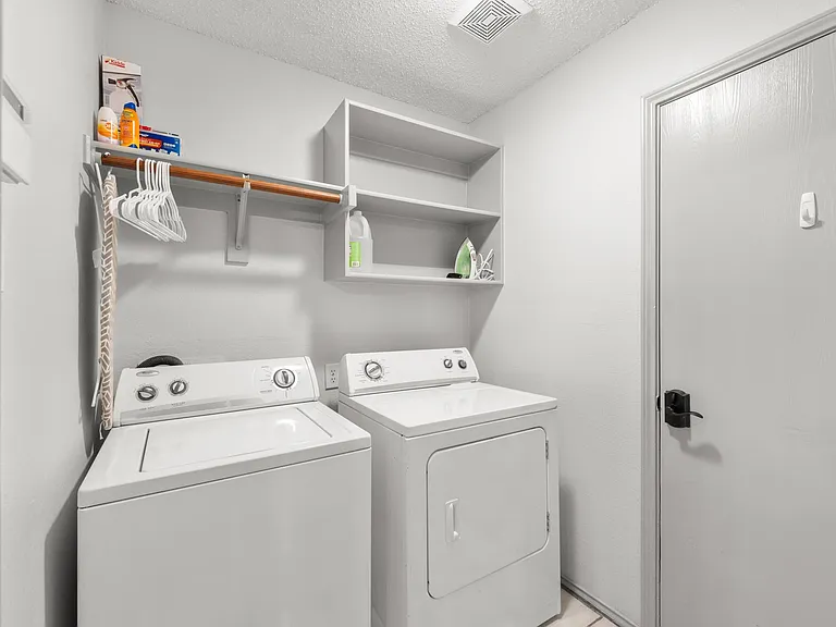 10313 Samantha Dr — Photo 36