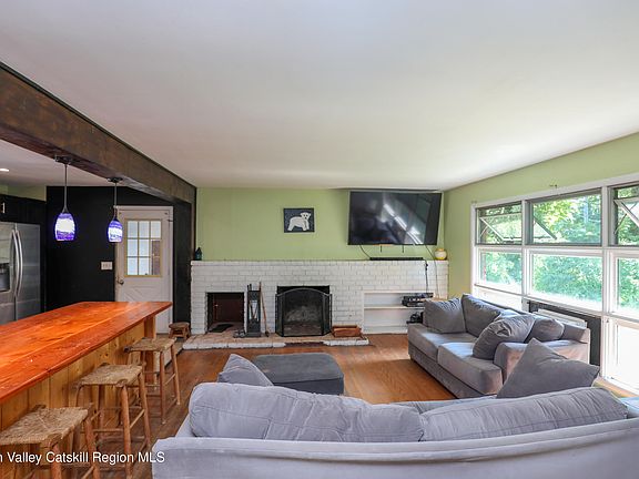 5th image of 203 Maple Lane