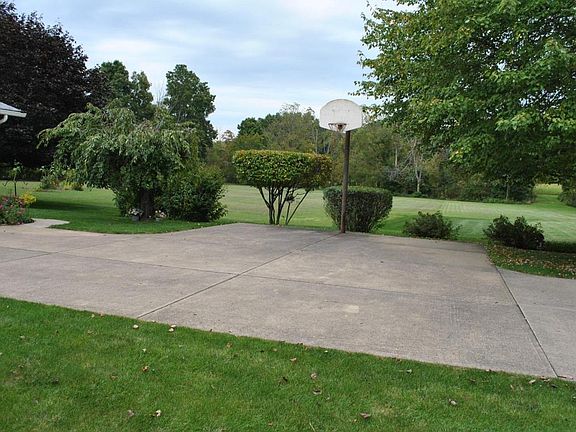 4th image of 91 Roy Dr