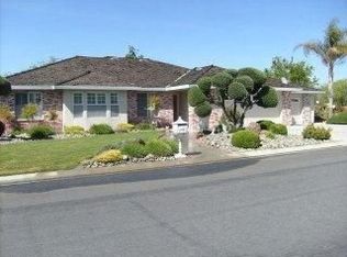 725 S Ridgemark Dr, Hollister, CA 95023