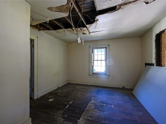 3rd image of 728 Center Hill Ave NW