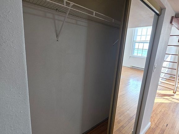 4th image of 227 W Wapello St #302