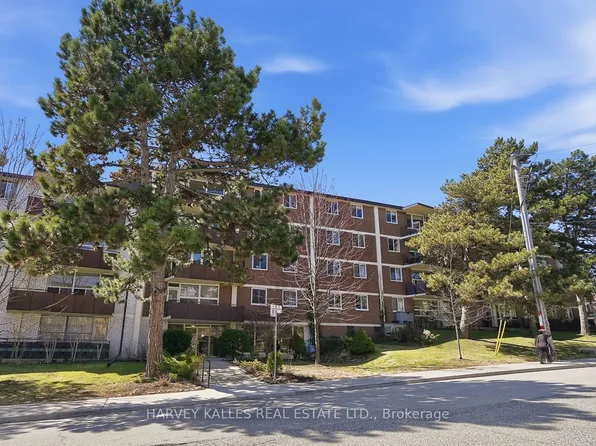 80 Coe Hill Dr #206, Toronto, ON M6S 3C9