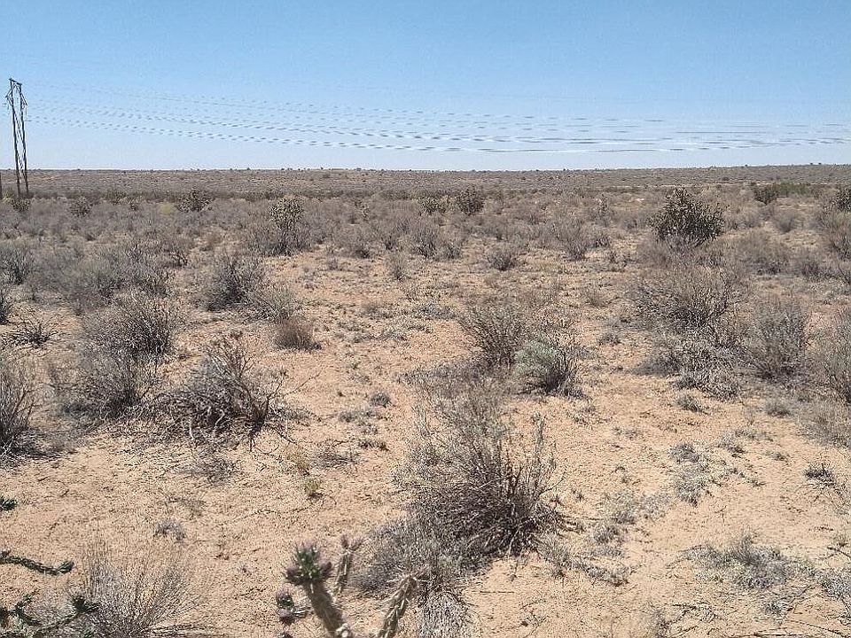 2nd image of 4624 Cayenne Rd NE