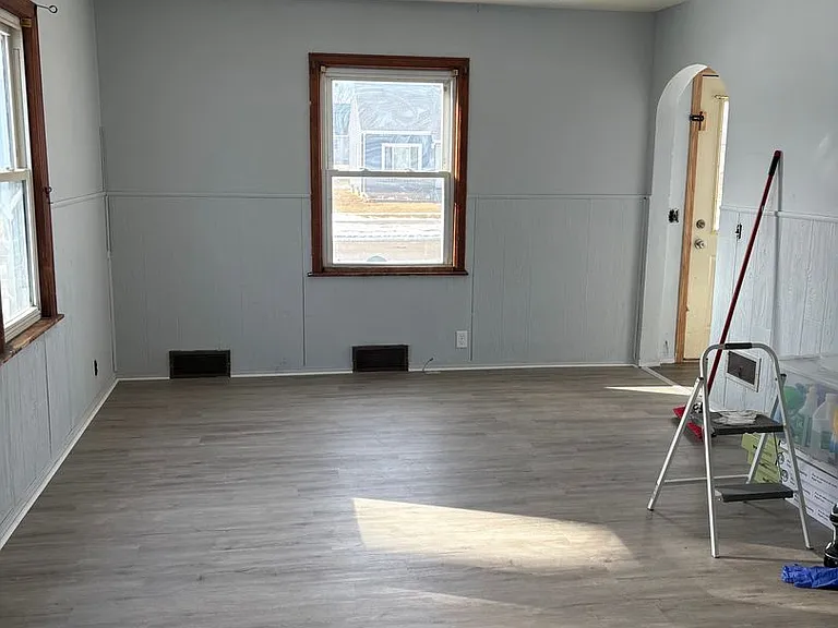 232 N Pine St — Photo 4