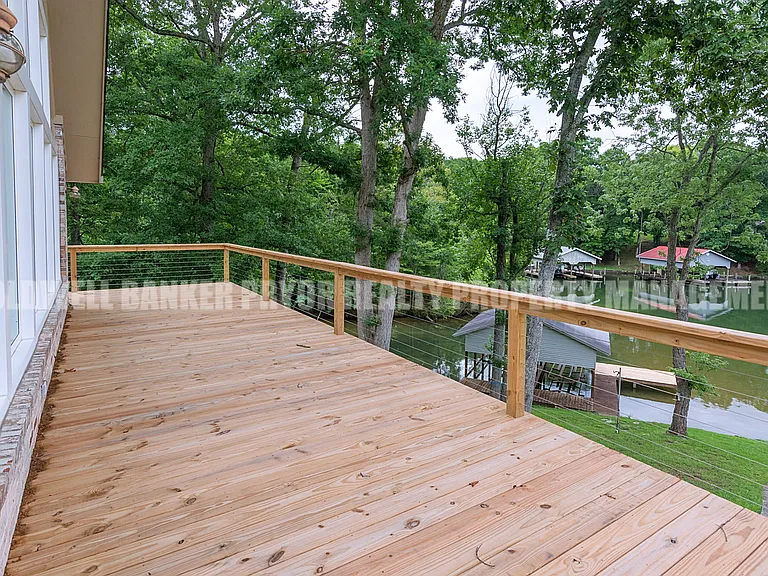 165 Lakeshore Ct — Photo 8