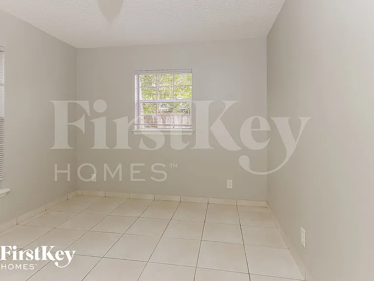 5709 Boynton Cres — Photo 6