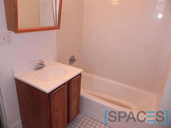 2nd image of 1230 W Grace St #1