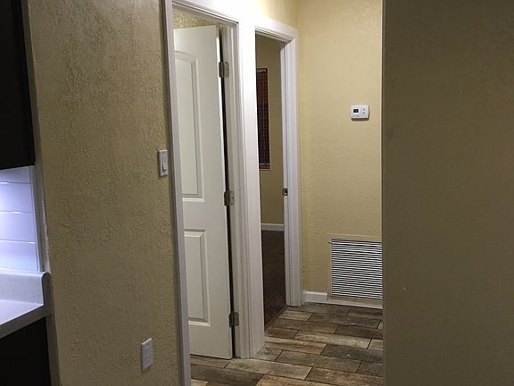 Wood-look tile 