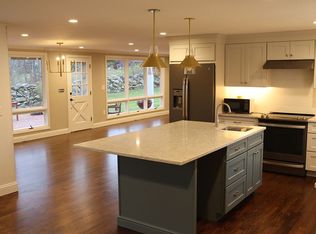 7 Church Cove Rd, Bristol, RI 02809