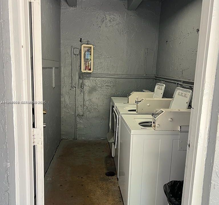 2nd image of 3265 Griffin Rd APT 101