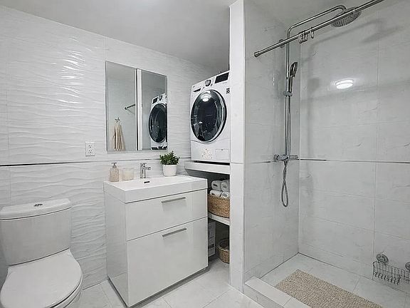 3rd image of 1753 E 12th St #D5