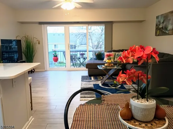 14 Henley Dr, Franklin Twp., NJ 08873