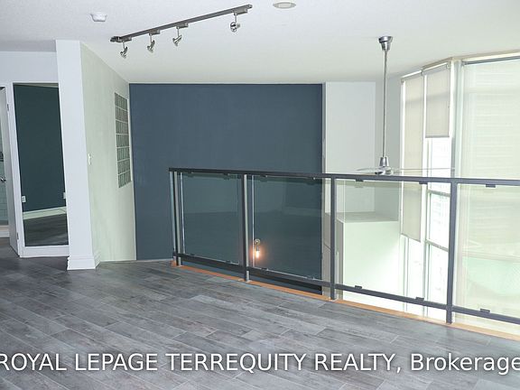5th image of 250 Manitoba St Penthouse 838