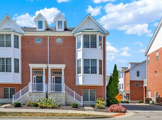 70 Guilford Trail Dr, Carmel, IN 46032