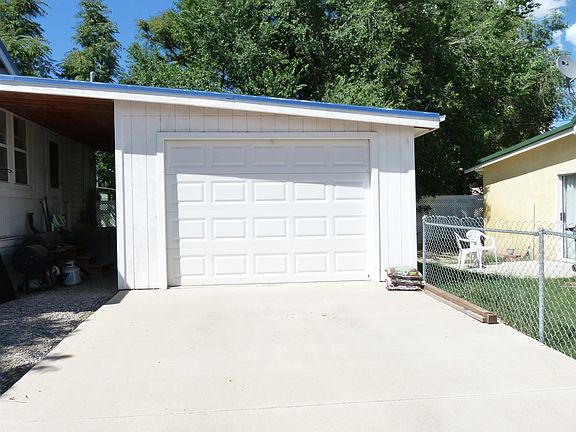 Detached Garage